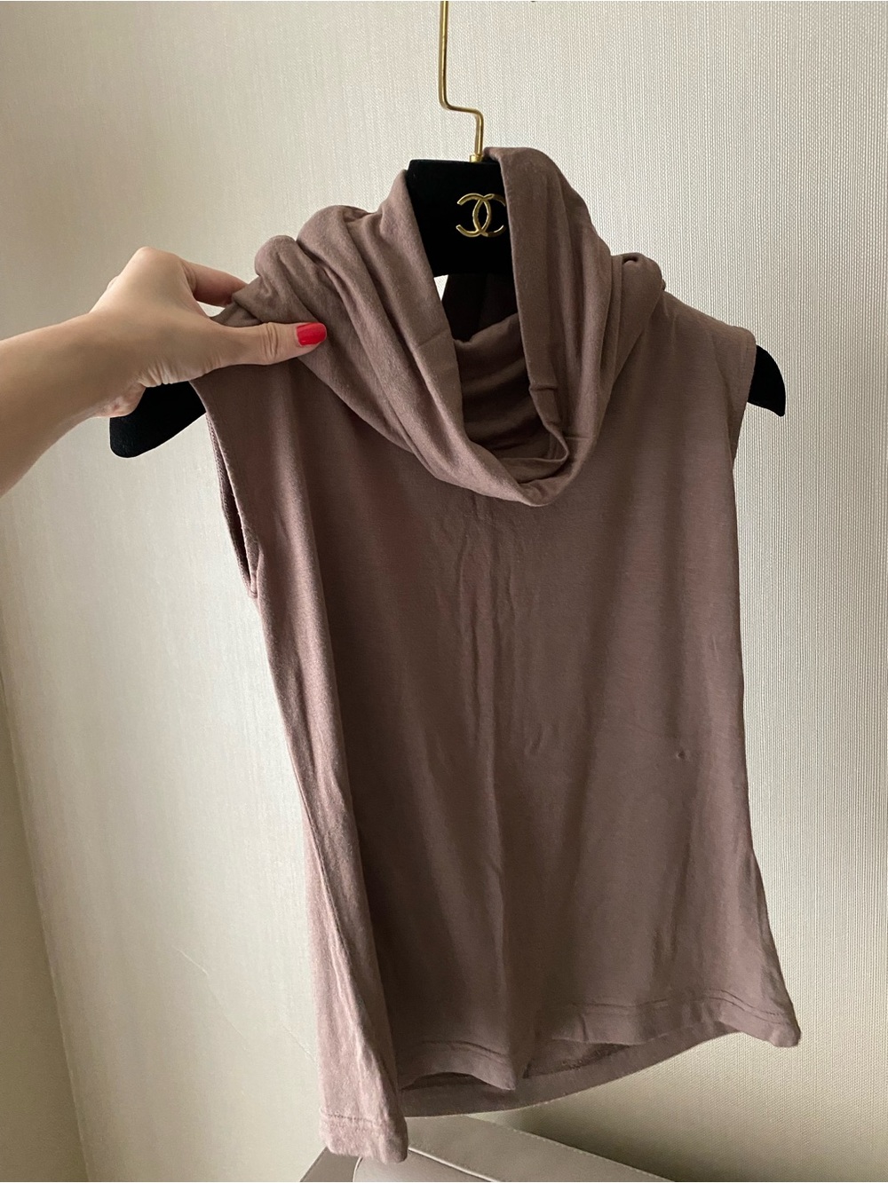 Women’s Stretchy Sleeveless Drape/Cowl Neck Top